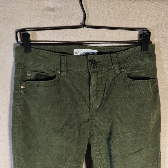 Woman's green corduroy Aeropostale stretch size 3 / 4 pants in excellent shape. - Picture 4 of 9